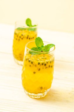 taze ve buzlu meyve suyu - sağlıklı içecek