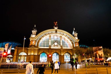 Frankfurt, Almanya - Eylül 3 2018. Frankfurt Merkez Tren İstasyonu cephe. Classicistic Tren İstasyonu 1899 yılında açıldı ve Almanya'da büyüğüdür.