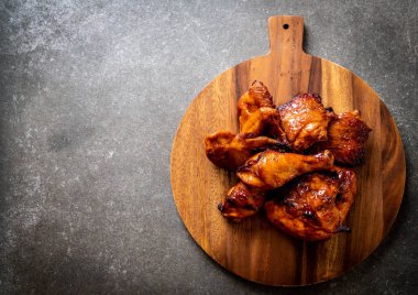 Masada ızgara ve ızgara tavuk.