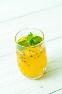 taze ve buzlu meyve suyu - sağlıklı içecek