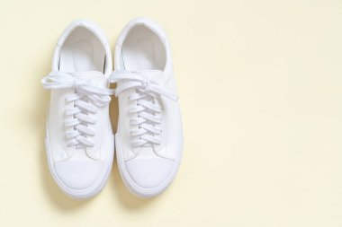 güzel kadın deri spor ayakkabı ayakkabı