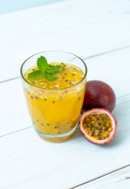 taze ve buzlu meyve suyu - sağlıklı içecek