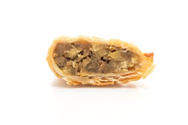 tavuk köri puf böreği beyaz arka plan üzerinde izole