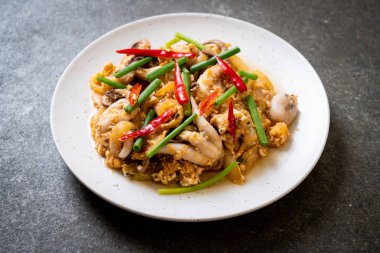 Karıştırılmış kalamar ya da tuzlu yumurtalı ahtapot - Asya deniz ürünleri tarzı