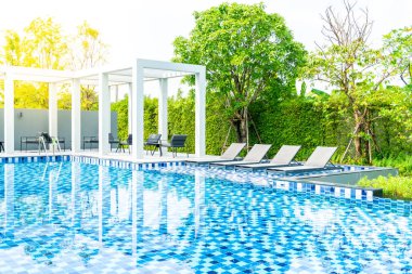 Otel ve tatil seyahat ve tatil için açık yüzme havuzunda havuzuyla yatak