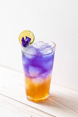 bal ve limon - kelebek bezelye suyuyla sağlıklı içecek