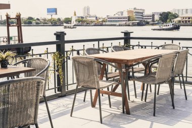 boş açık veranda masa ve sandalye restoran ve kafe