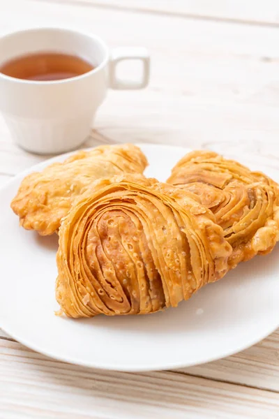 Chicken Curry Puff Pastry Wood Background — Stock Photo, Image