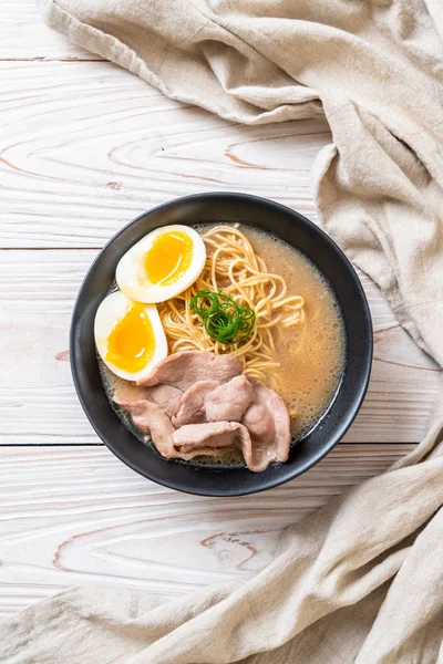 Mie Ramen Tonkotsu Dengan Daging Babi Dan Telur Gaya Jepang — Stok Foto