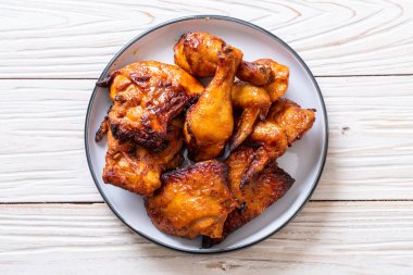 Masada ızgara ve ızgara tavuk.