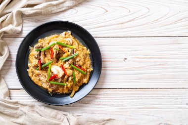 Karıştırılmış kalamar ya da tuzlu yumurtalı ahtapot - Asya deniz ürünleri tarzı