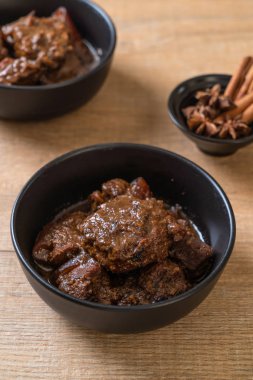 herb - Phuket Tayland geleneksel gıda tarzı ile domuz eti güveç