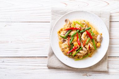 Karıştırılmış kalamar ya da tuzlu yumurtalı ahtapot - Asya deniz ürünleri tarzı