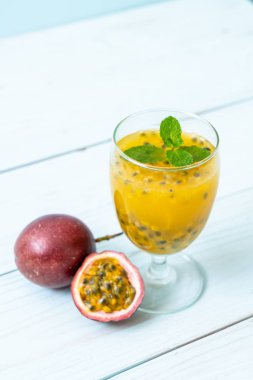 taze ve buzlu meyve suyu - sağlıklı içecek