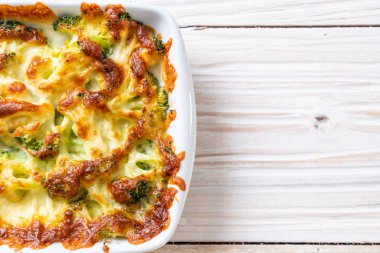 Peynirli fırında karnabahar ve brokoli graten