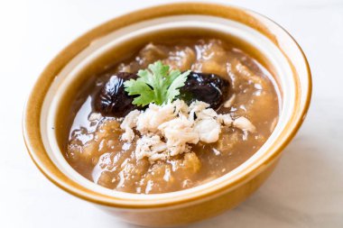 Yengeç kase kırmızı et suyu çorbası kızarmış balık Maw