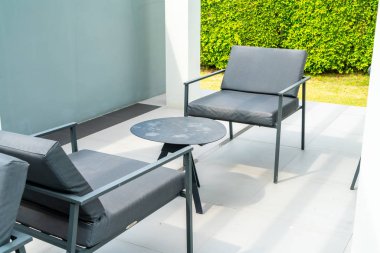 boş açık veranda güverte ve sandalye