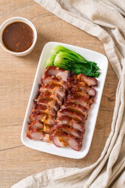 Barbekü kırmızı domuz soslu rosto