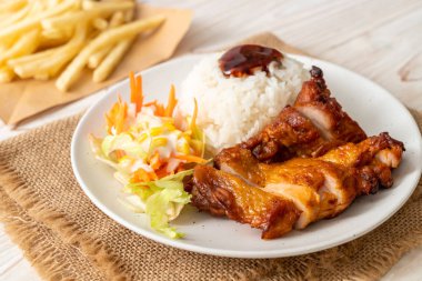 teriyaki sosu ve pilav ve salata ile ızgara tavuk