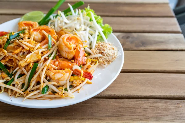 Pad Thai Gesauteerde Rijstnoedels Met Garnalen Thais Eten — Stockfoto