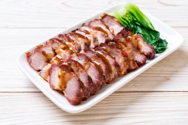 Barbekü kırmızı domuz soslu rosto