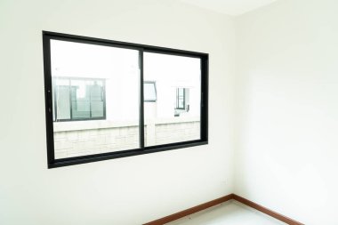 boş cam pencere ve kapı ev güneş ışığı ile