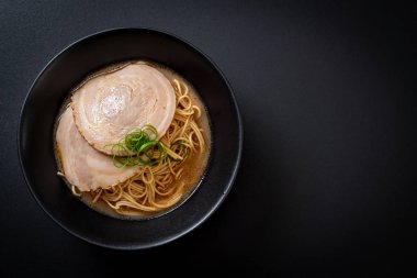 chaashu domuz eti - Japon tarzı ile TONKOTSU ramen erişte