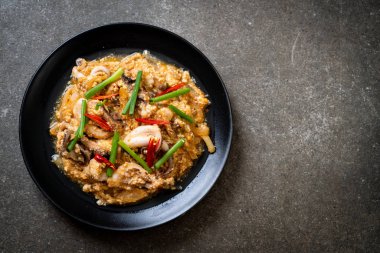 Karıştırılmış kalamar ya da tuzlu yumurtalı ahtapot - Asya deniz ürünleri tarzı