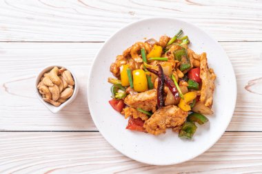 Kaju fıstığı - Asya gıda ile tavada kızartılmış tavuk