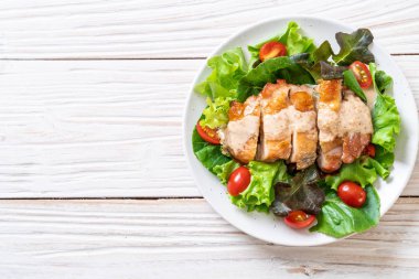 ızgara tavuk salata sebze - sağlıklı gıda tarzı ile