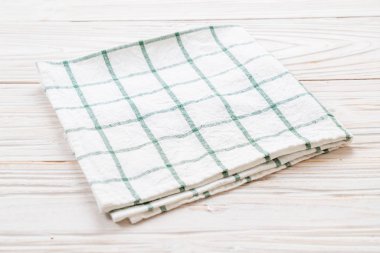 ahşap arka plan üzerinde mutfak bezi (peçete)
