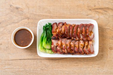 Barbekü kırmızı domuz soslu rosto