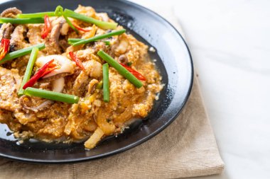 Karıştırılmış kalamar ya da tuzlu yumurtalı ahtapot - Asya deniz ürünleri tarzı