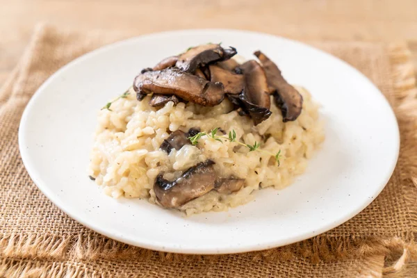 Risoto Caseiro Com Cogumelos Queijo — Fotografia de Stock