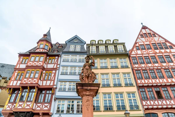 Bela Cidade Velha Praça Romerberg Com Justitia Estátua Frankfurt Alemanha — Fotografia de Stock