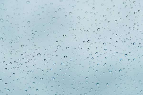 Gotas Chuva Superfície Dos Vidros Janela Com Fundo Nublado — Fotografia de Stock