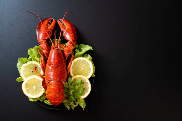Freshly Boiled Lobster Vegetable Lemon — Stock Photo, Image