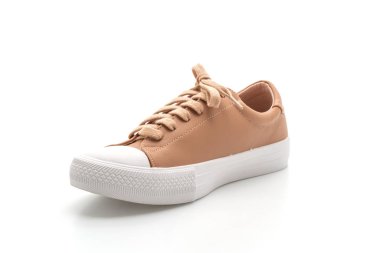 Kahverengi ayakkabılar beyaz arkaplanda izole edilmiş