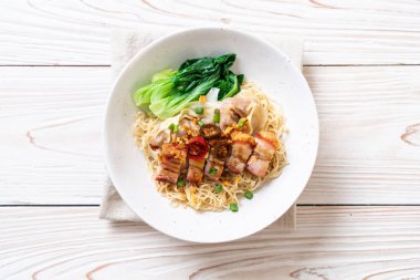 gevrek domuz yağı ve mantı - Asya gıda tarzı ile yumurta şehriye çorbası