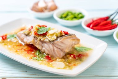 Kireç soyunma - orfoz balığı fileto Chili Lime Soslu buğulama Asya gıda tarzı