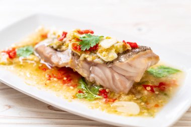 Kireç soyunma - orfoz balığı fileto Chili Lime Soslu buğulama Asya gıda tarzı