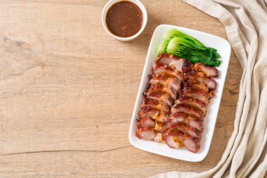 Barbekü kırmızı domuz soslu rosto