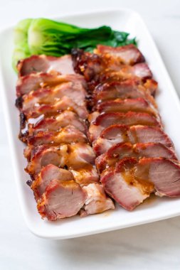 Barbekü kırmızı domuz soslu rosto