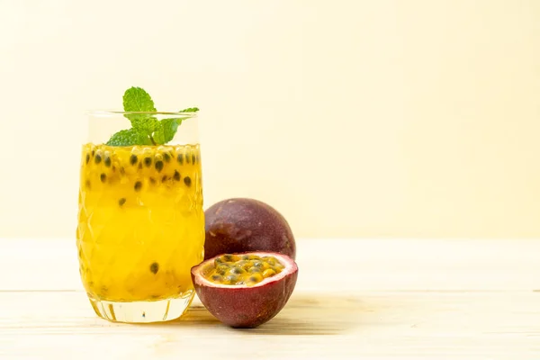 Fresh Iced Passion Fruit Juice Healthy Drink — Stock Photo, Image