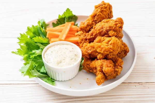 Alitas Pollo Picante Fritas Con Verduras — Foto de Stock