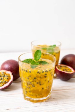 taze ve buzlu meyve suyu - sağlıklı içecek
