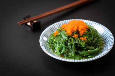 yosun salata karides yumurta - Japon gıda tarzı