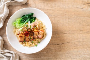 gevrek domuz yağı ve mantı - Asya gıda tarzı ile yumurta şehriye çorbası