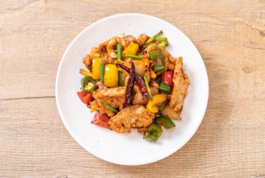 Kaju fıstığı - Asya gıda ile tavada kızartılmış tavuk