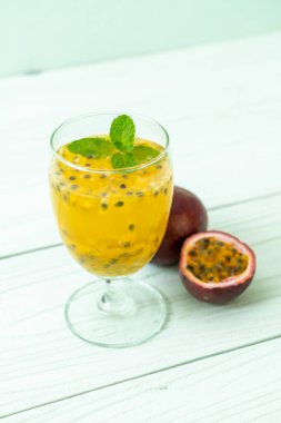 taze ve buzlu meyve suyu - sağlıklı içecek